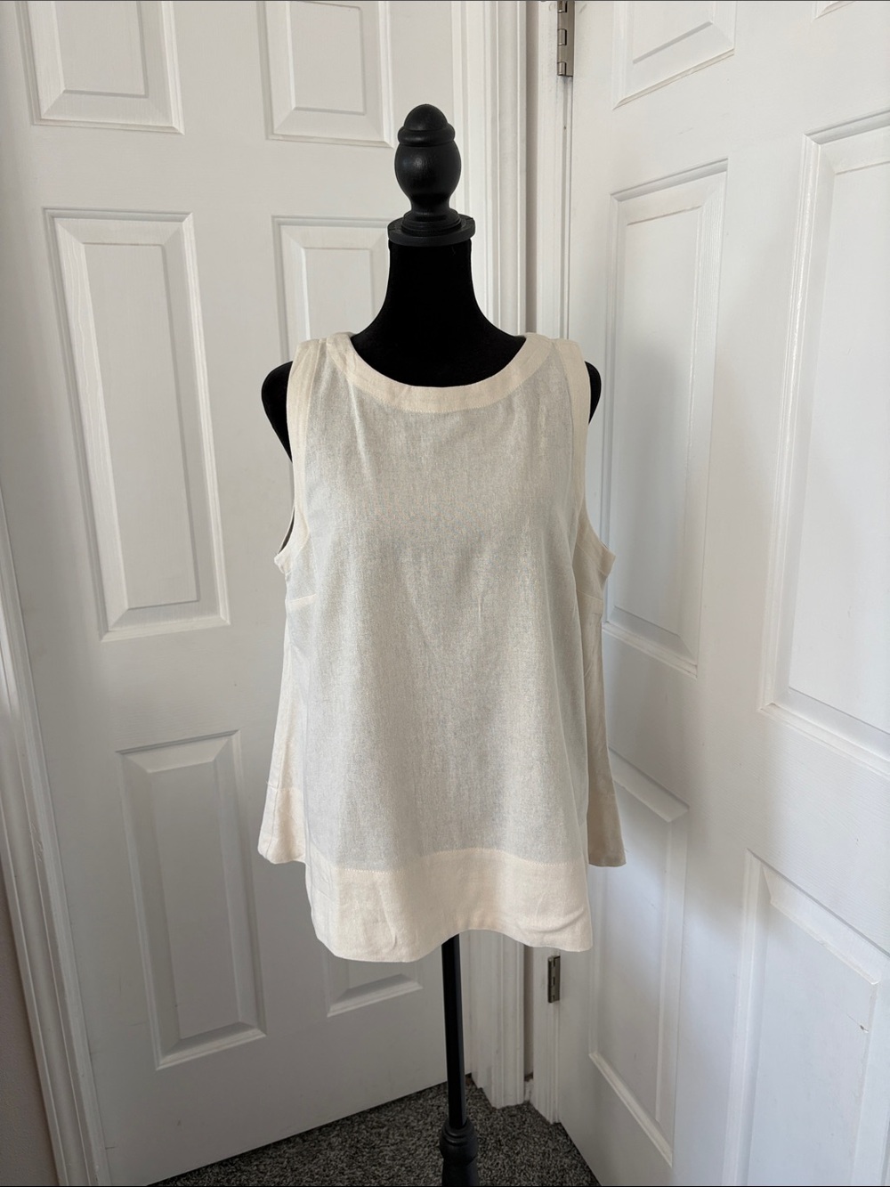 Banana Republic NWOT Cream Linen-Blend Sleeveless Blouse
